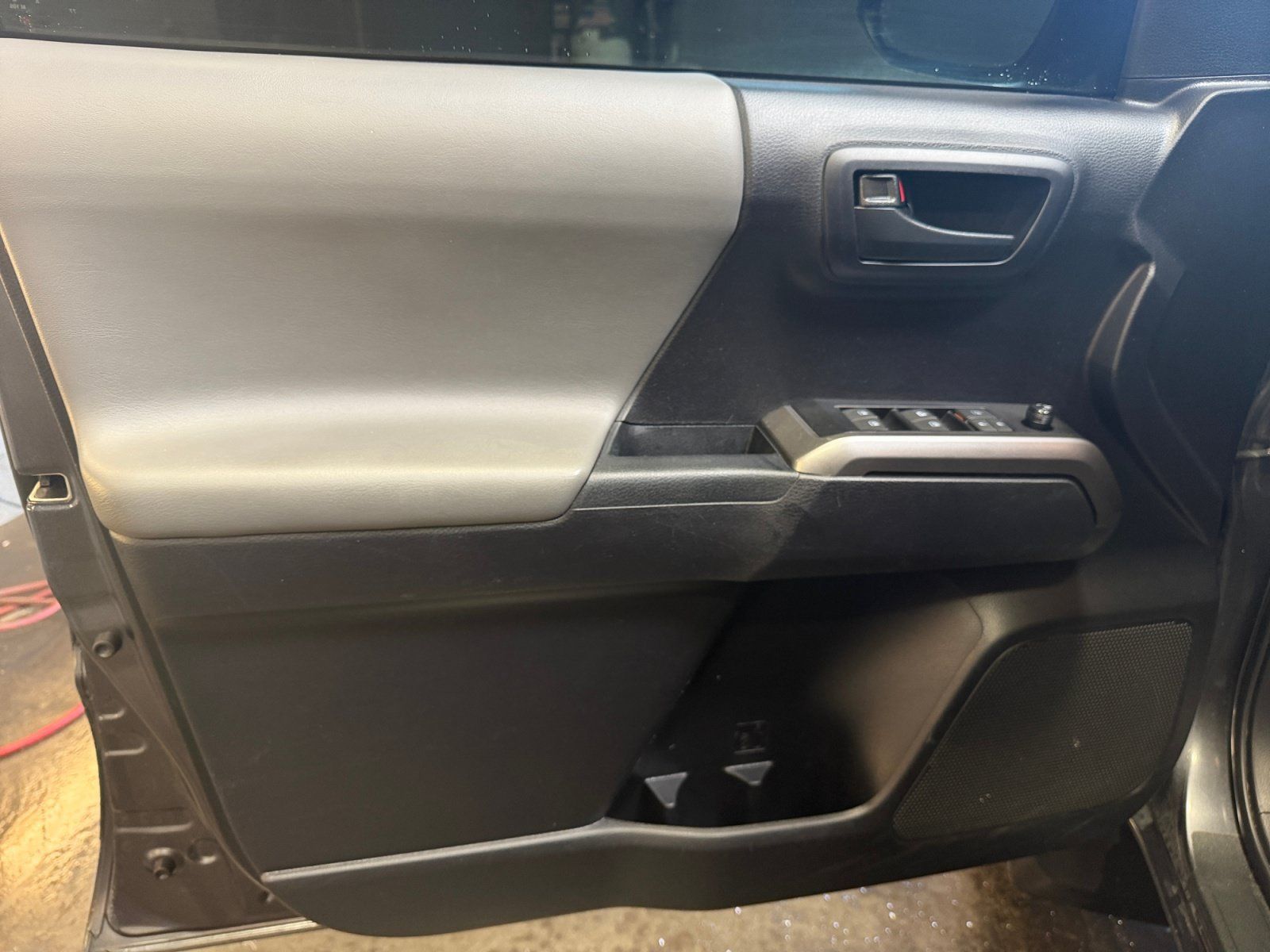 Used 2021 Toyota Tacoma SR5 RWD image 13