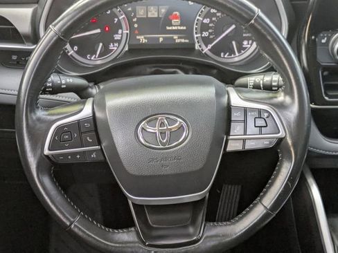Used 2022 Toyota Highlander XLE image 13