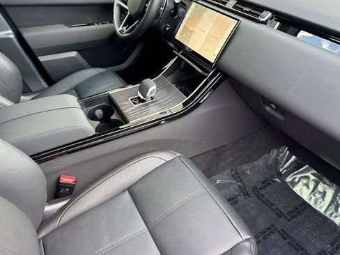 Certified 2025 Land Rover Range Rover Velar Dynamic SE image 17
