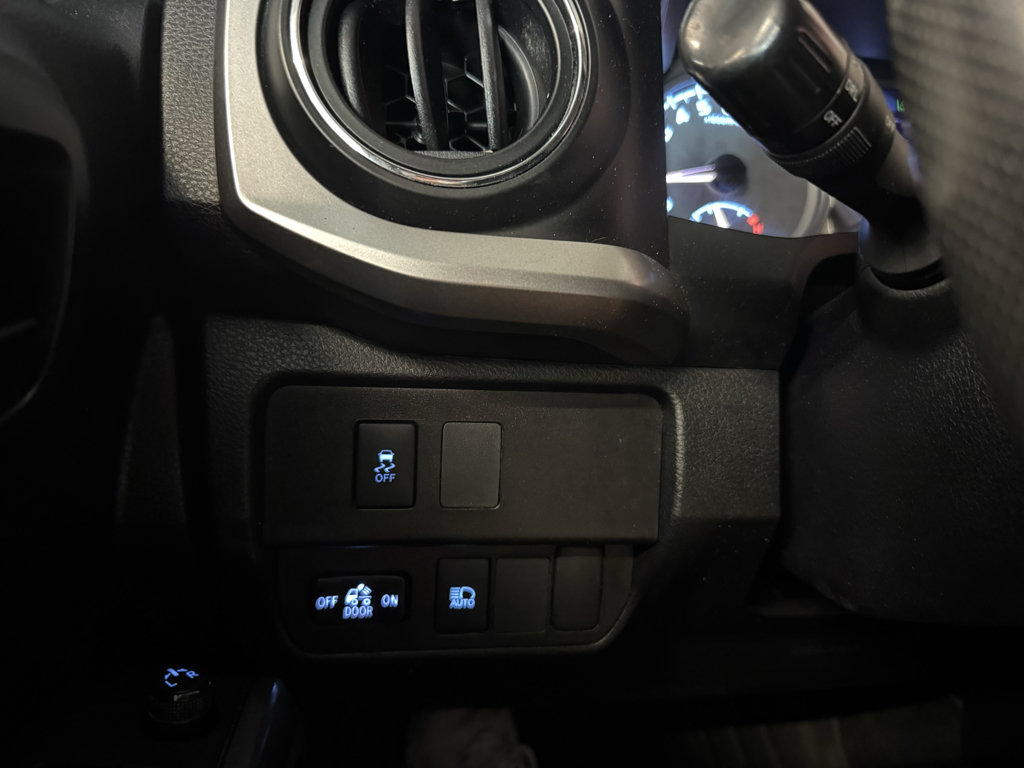 Used 2020 Toyota Tacoma SR5 RWD image 15