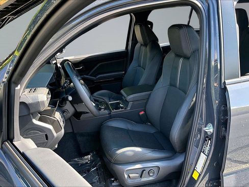 Used 2025 Toyota 4Runner Limited AWD/4WD image 26