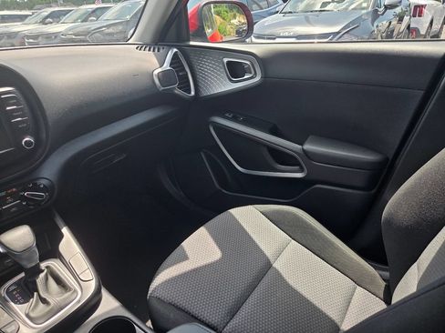 Used 2022 Kia Soul LX FWD image 16