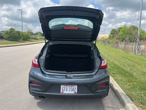 Used 2018 Chevrolet Cruze LT w/ RS Package FWD image 11