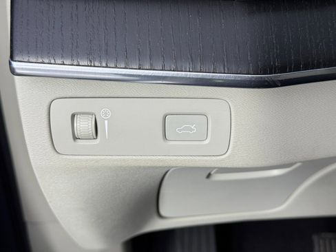 Used 2020 Volvo XC90 T6 Momentum image 18