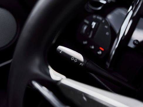 Used 2018 Rolls-Royce Dawn RWD image 50