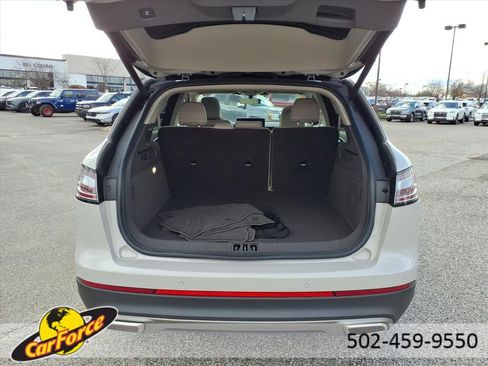 Used 2023 Lincoln Nautilus Reserve w/ Equipment Group 201A image 8