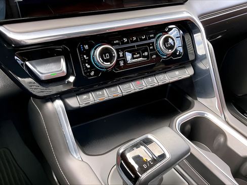 Used 2024 GMC Sierra 1500 Denali Ultimate AWD/4WD image 23