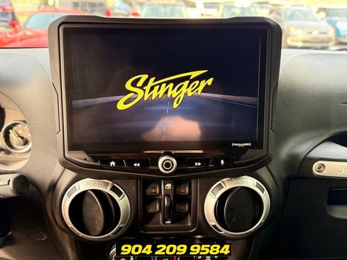 Used 2017 Jeep Wrangler Unlimited Rubicon AWD/4WD image 19