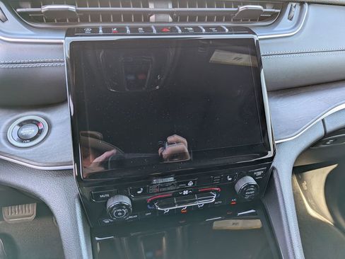 New 2025 Jeep Grand Cherokee L Limited RWD image 24