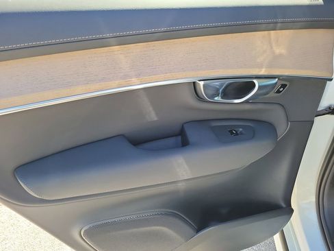 Certified 2025 Volvo XC90 B5 Plus image 17