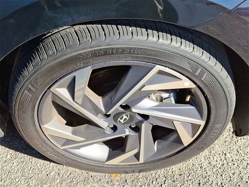 Used 2025 Hyundai Elantra Sport image 6