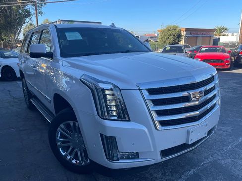 Used 2017 Cadillac Escalade 2WD image 2