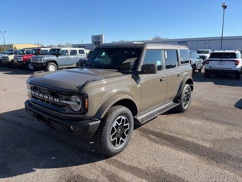 New 2025 Ford Bronco Outer Banks image 2