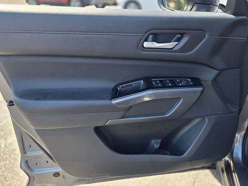 Used 2023 Nissan Pathfinder SL FWD image 19