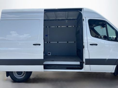 Used 2024 Mercedes-Benz Sprinter 2500 image 15