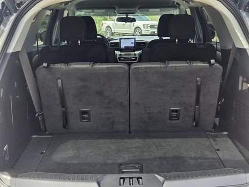 Used 2023 Ford Explorer XLT RWD image 11