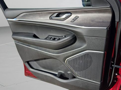 New 2025 Jeep Grand Cherokee L Overland w/ Trailer Tow Package image 12