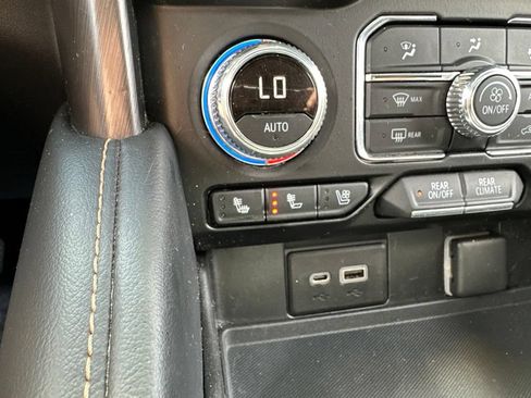 Used 2021 GMC Yukon XL AT4 w/ AT4 Premium Plus Package AWD/4WD image 5