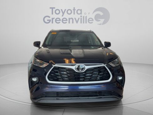 Certified 2025 Toyota Highlander XLE AWD/4WD image 9