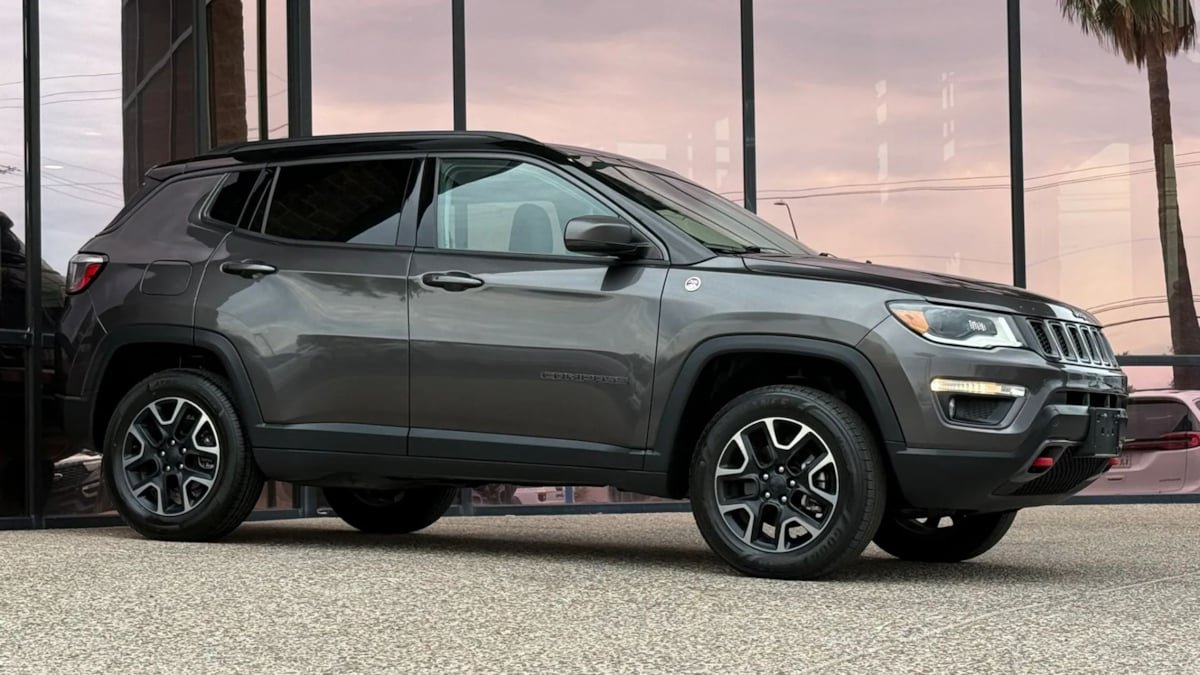 Used 2019 Jeep Compass Trailhawk w/ Leather Interior Group AWD/4WD image 16