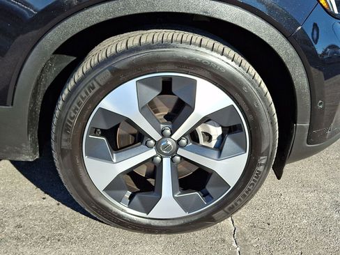 Certified 2025 Volvo XC40 B5 Plus image 8