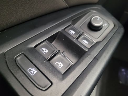 Used 2021 Volkswagen Atlas Cross Sport SE w/ Panoramic Sunroof Package FWD image 27