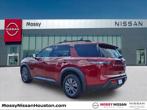 Certified 2024 Nissan Pathfinder SV w/ Lighting Package (N92) image 3