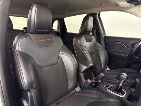 Used 2016 Jeep Cherokee Trailhawk w/ Cold Weather Group AWD/4WD image 24