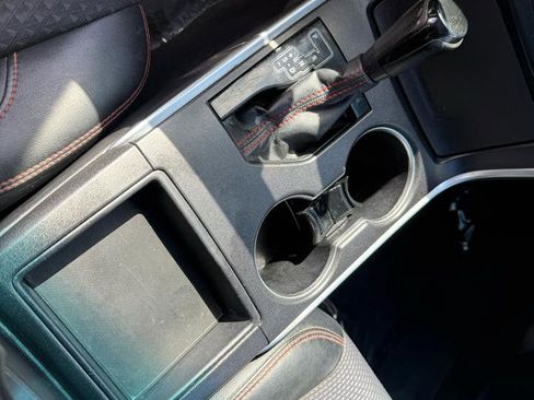 Used 2016 Toyota Camry SE w/ Moonroof Package FWD image 19