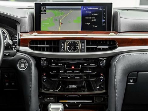 Used 2021 Lexus LX 570 4WD w/ Luxury Package image 17