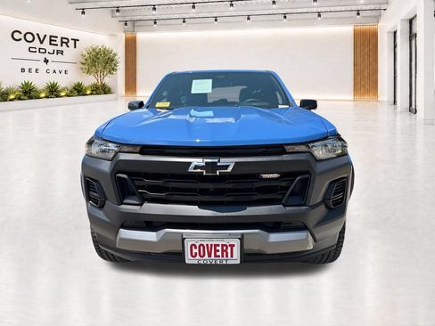 Used 2025 Chevrolet Colorado Trail Boss w/ Midnight Edition AWD/4WD image 4