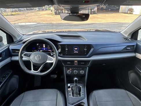 Used 2022 Volkswagen Taos SE w/ Panoramic Sunroof Package image 11