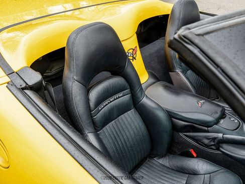Used 2001 Chevrolet Corvette Convertible w/ Preferred Equipment Group2 image 42