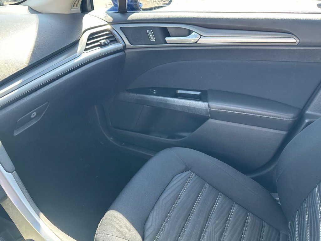 Used 2016 Ford Fusion SE FWD image 29
