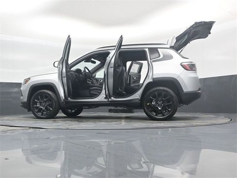 New 2026 Jeep Compass Latitude image 53