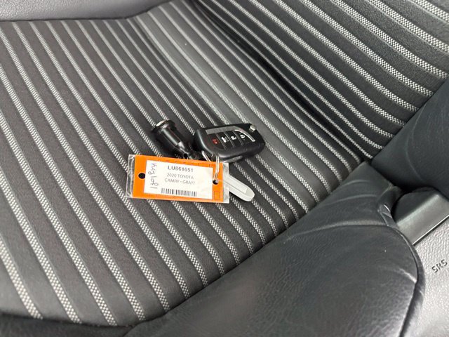Used 2020 Toyota Camry SE FWD image 31