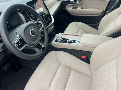 Certified 2025 Volvo XC90 B6 Plus image 13