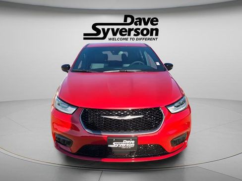 New 2026 Chrysler Pacifica Select image 5