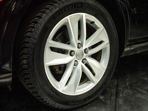 Used 2018 Audi Q3 2.0T Premium w/ Convenience Package AWD/4WD image 3
