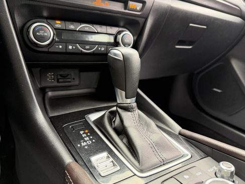 Used 2018 MAZDA MAZDA3 Grand Touring w/ Premium Equipment Package image 40