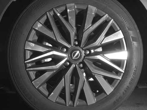 Used 2025 Nissan Altima 2.5 SV image 12