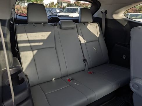 Used 2023 Toyota Highlander Platinum FWD image 30
