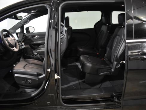 New 2026 Chrysler Pacifica Select image 27