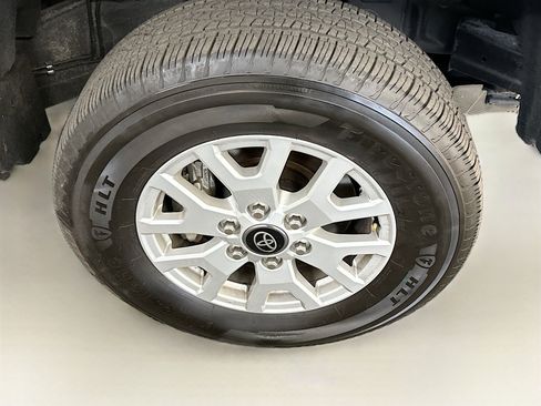 Used 2025 Toyota Tacoma TRD Sport w/ TRD Sport Upgrade Package image 11