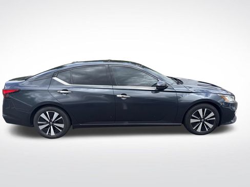 Used 2020 Nissan Altima 2.5 SL FWD image 8