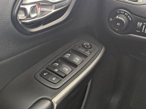 Used 2021 Jeep Cherokee Latitude Lux w/ Comfort/Convenience Group FWD image 15