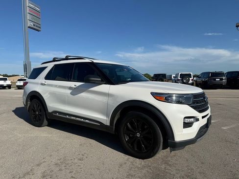Used 2023 Ford Explorer XLT w/ Equipment Group 202A RWD image 6