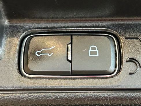 Used 2022 Ford Explorer XLT w/ Class IV Trailer Tow Package image 35