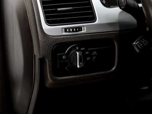 Used 2014 Volkswagen Touareg VR6 AWD/4WD image 32