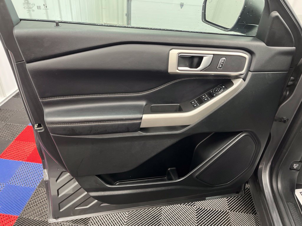 Used 2023 Ford Explorer XLT AWD/4WD image 19